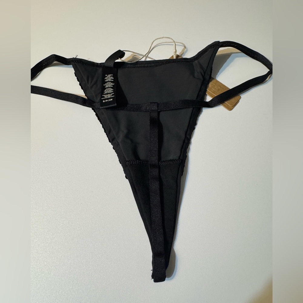 Skims Sequin String Thong S - Picture 6 of 8